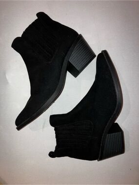 Women's Black Suede Ankle Boots - Classic Chelsea Block Heel Forever 21 size 6